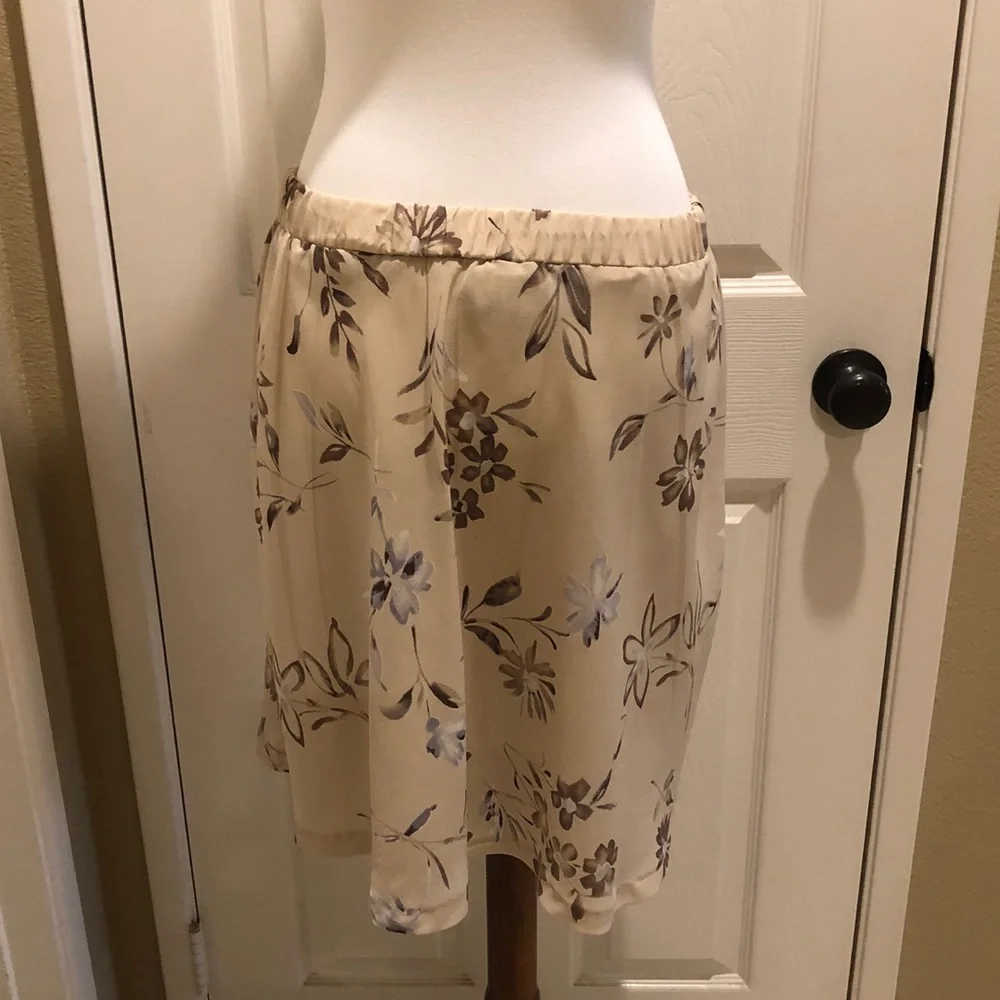 Cute Halo skirt in EUC